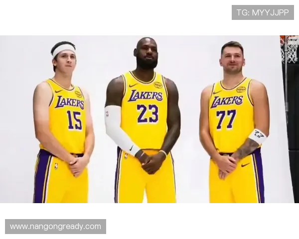 湖人新赛季阵容亮相詹姆斯领衔球队冲击总冠军希望